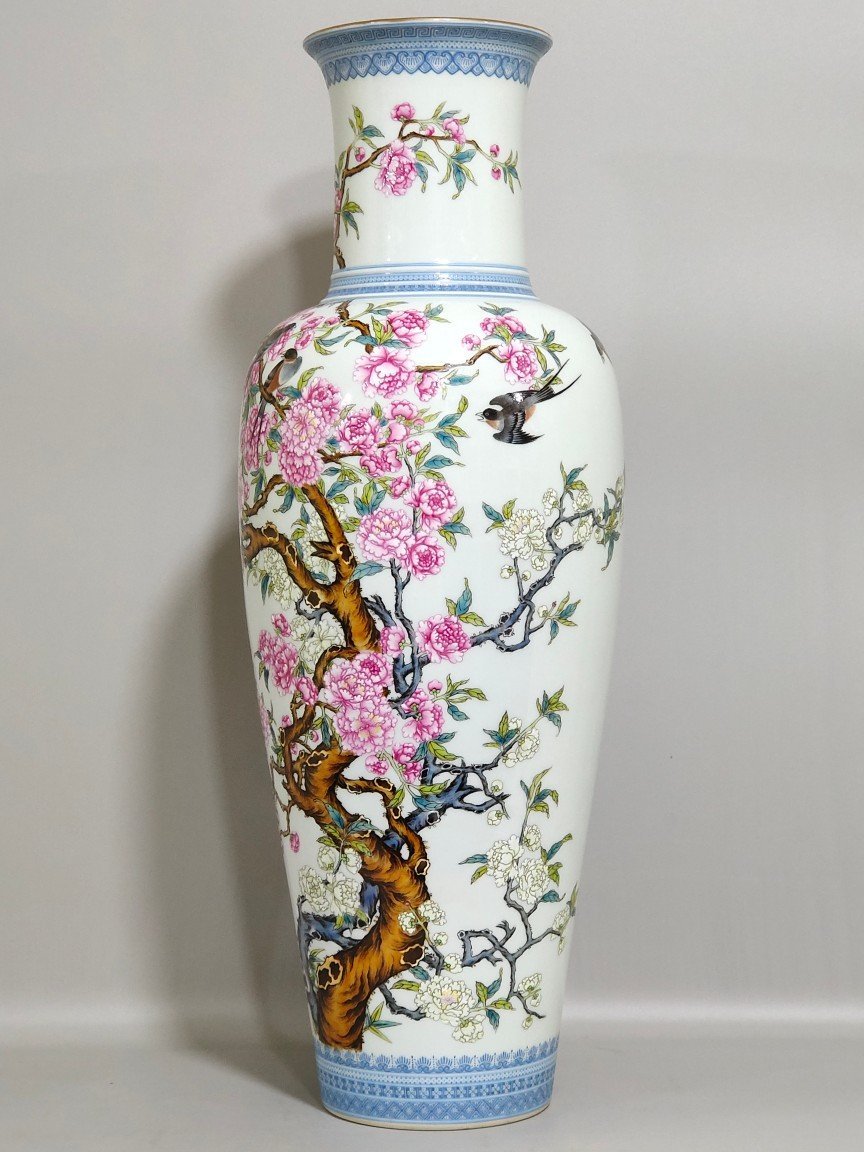 Qing Dynasty Yongzheng green edged flower and bird Guanyin vase