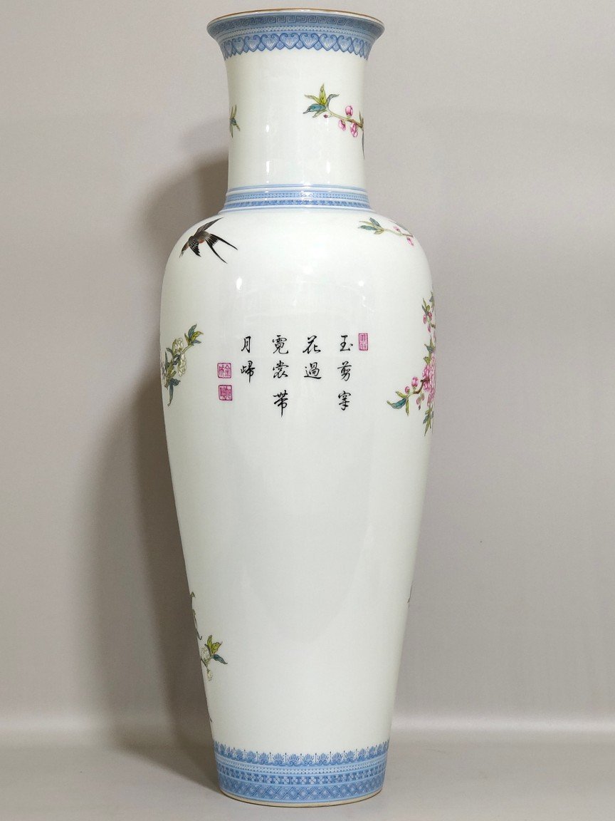 Qing Dynasty Yongzheng green edged flower and bird Guanyin vase