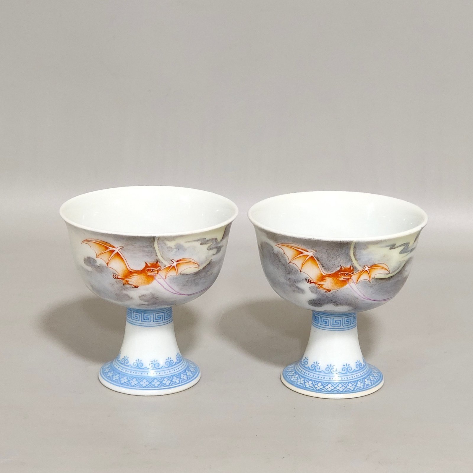 Qing Dynasty Yongzheng green edged bat goblet