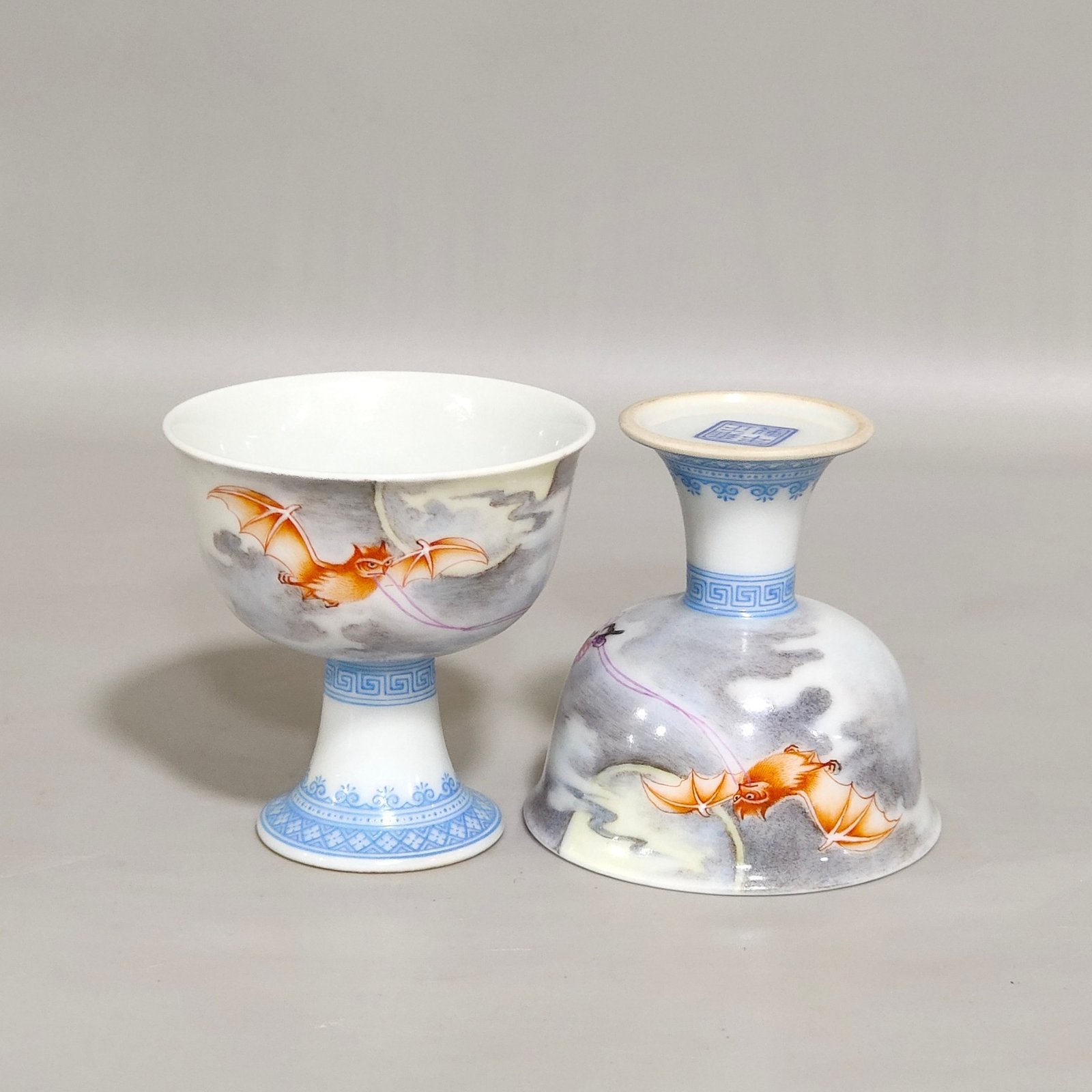 Qing Dynasty Yongzheng green edged bat goblet