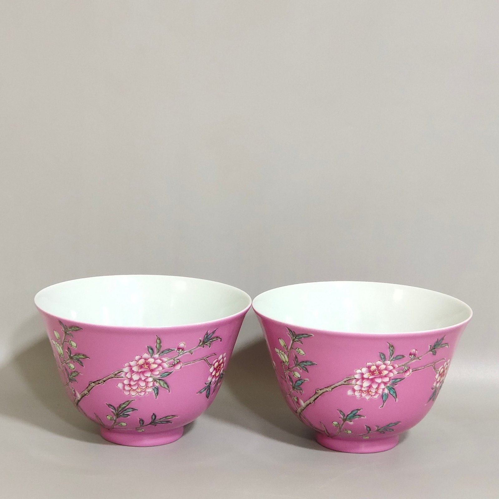 Qing Dynasty Yongzheng rouge water peach blossom cup