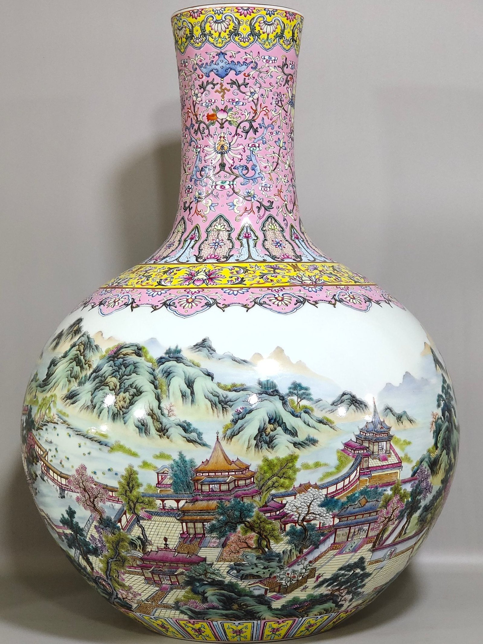 Qing Dynasty Yongzheng rouge powder land blessing and longevity landscape celestial sphere vase