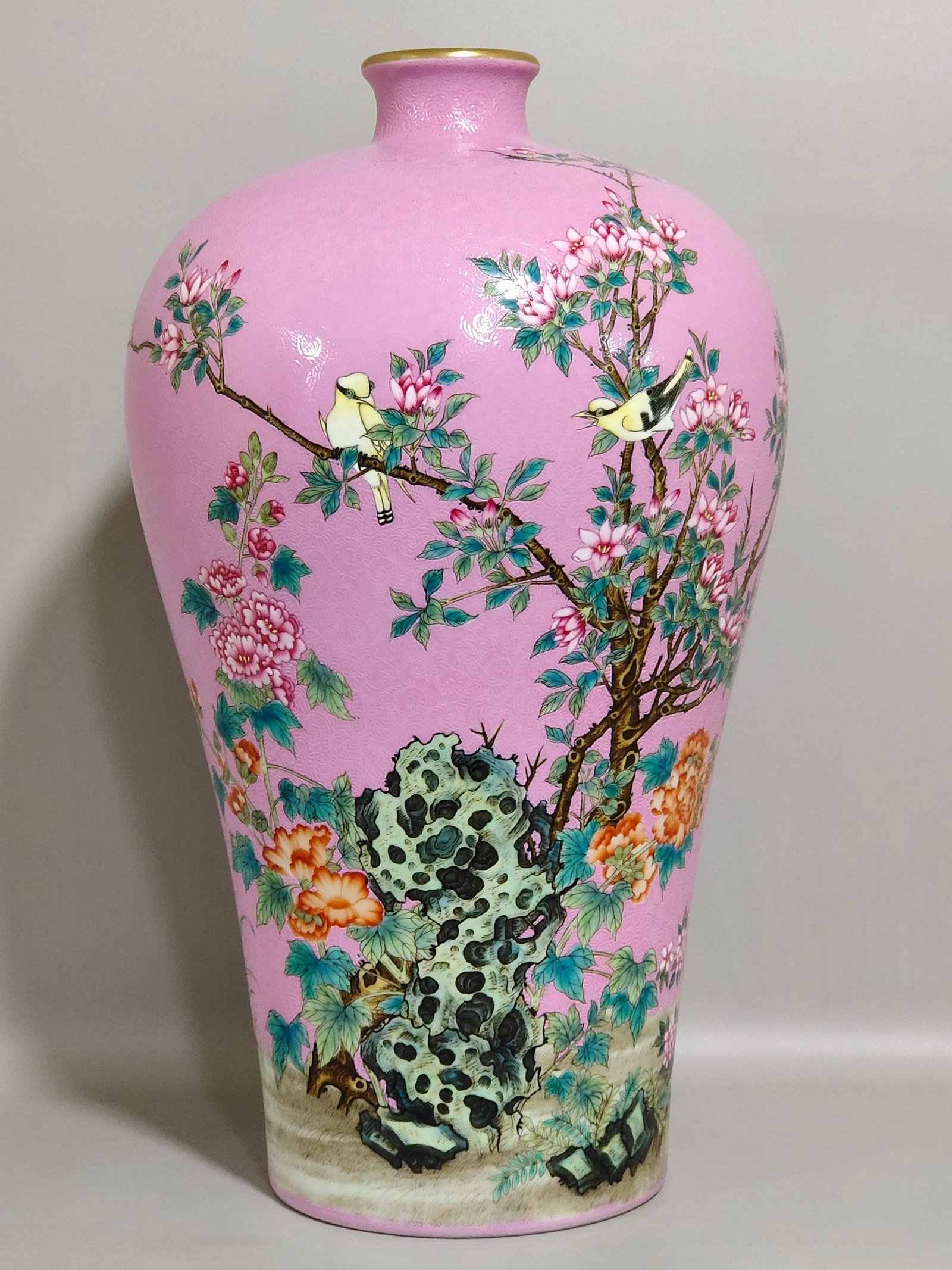 Qing Dynasty Yongzheng rouge powder decorated flower and bird plum vase