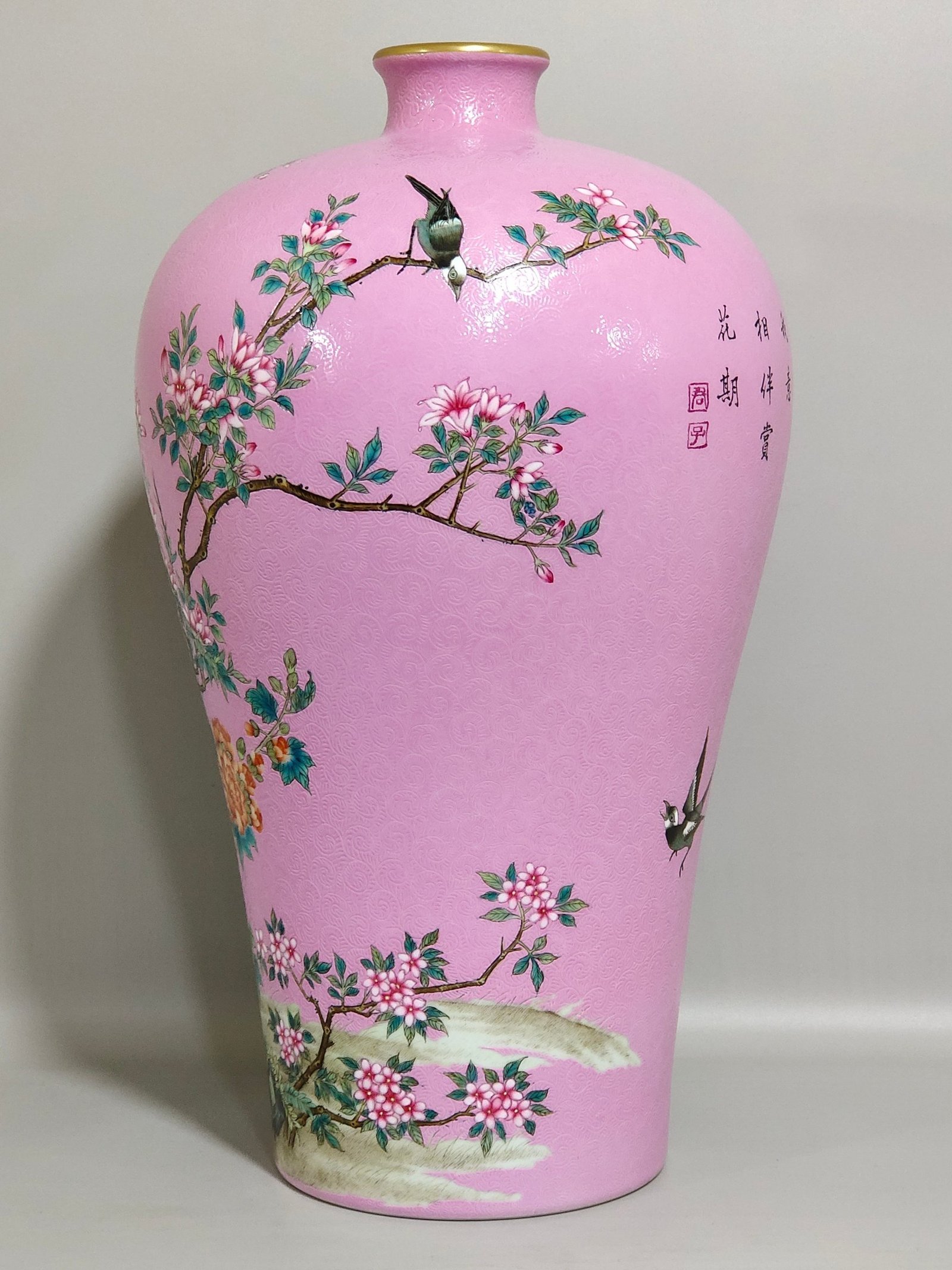 Qing Dynasty Yongzheng rouge powder decorated flower and bird plum vase
