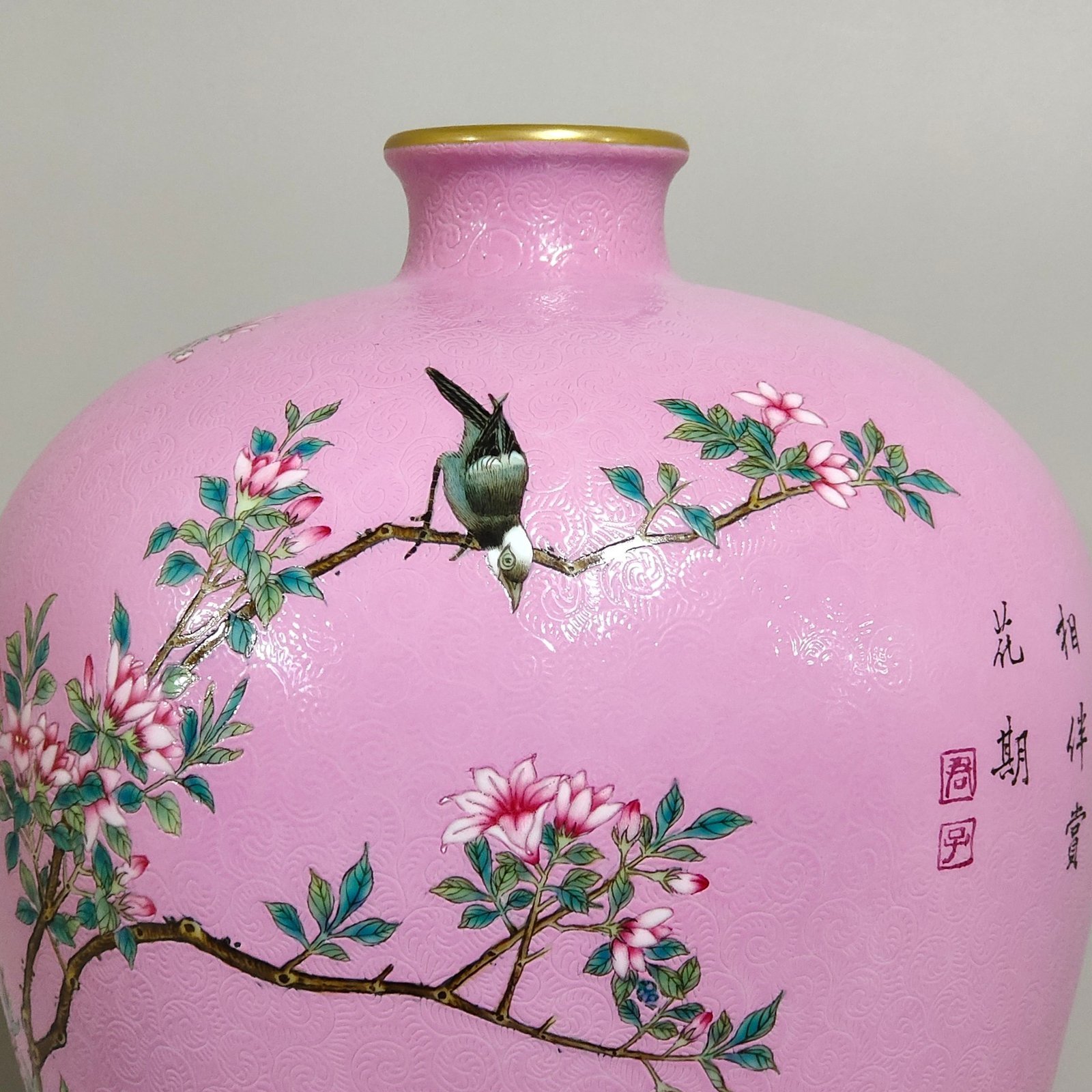 Qing Dynasty Yongzheng rouge powder decorated flower and bird plum vase