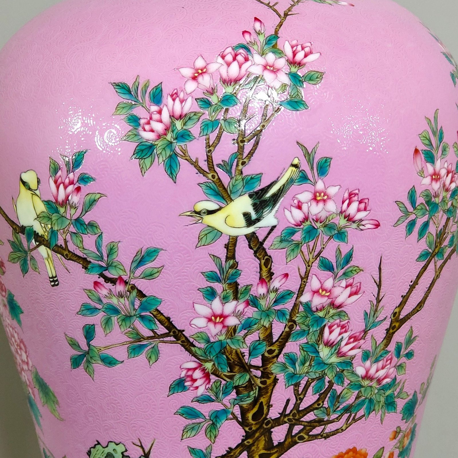 Qing Dynasty Yongzheng rouge powder decorated flower and bird plum vase