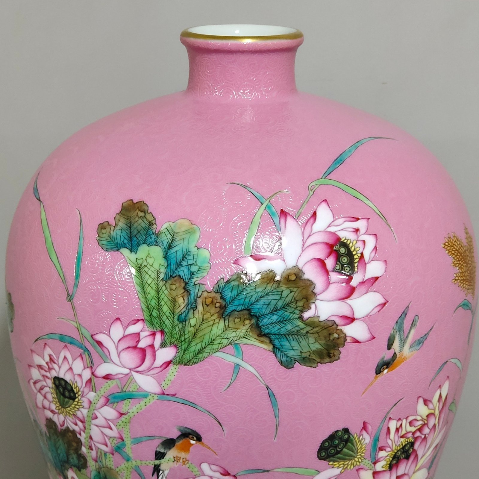 Qing Dynasty Yongzheng rouge powder peeled flowers all the way to the poem inscribed plum vase