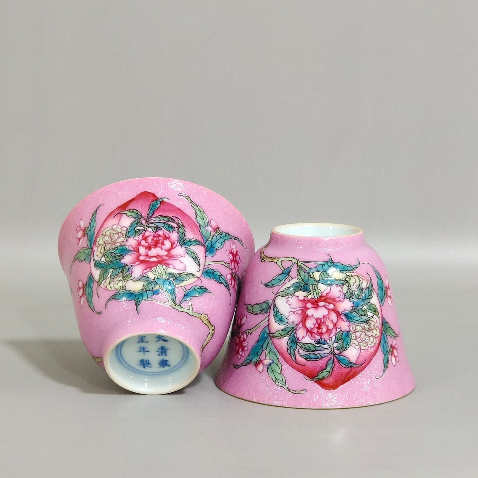 Qing Dynasty Yongzheng rouge powder grilled longevity peach flower cup
