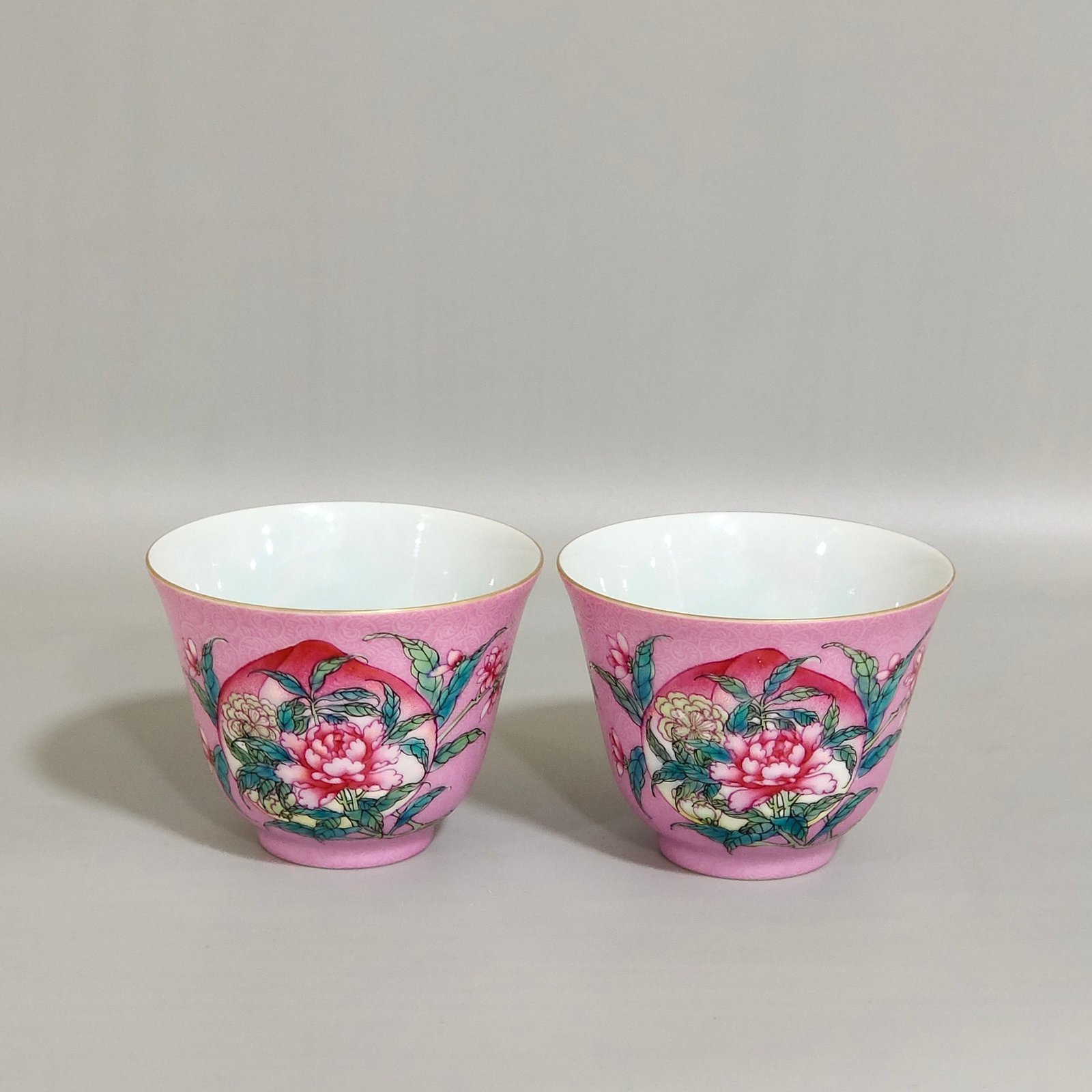 Qing Dynasty Yongzheng rouge powder grilled longevity peach flower cup