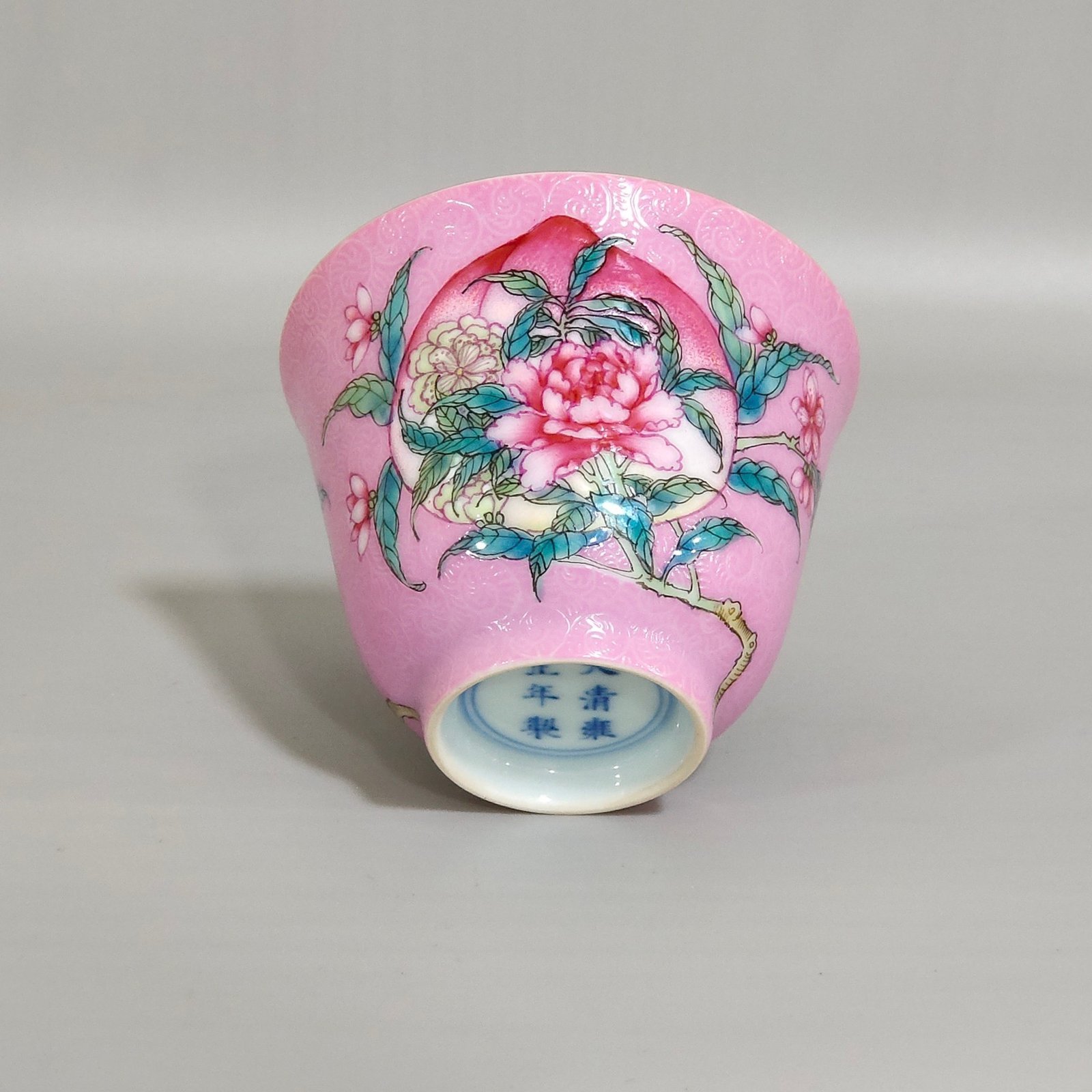 Qing Dynasty Yongzheng rouge powder grilled longevity peach flower cup