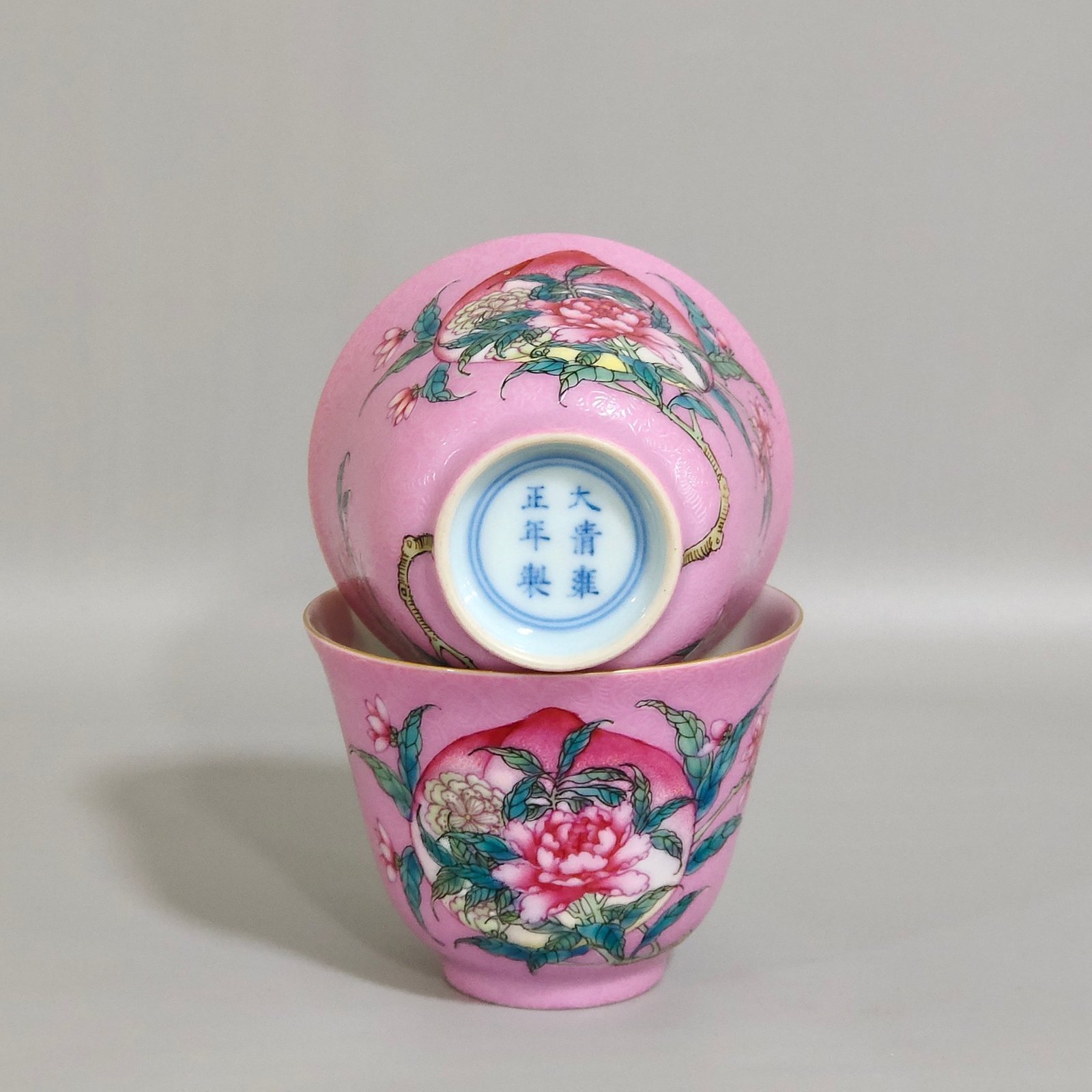 Qing Dynasty Yongzheng rouge powder grilled longevity peach flower cup