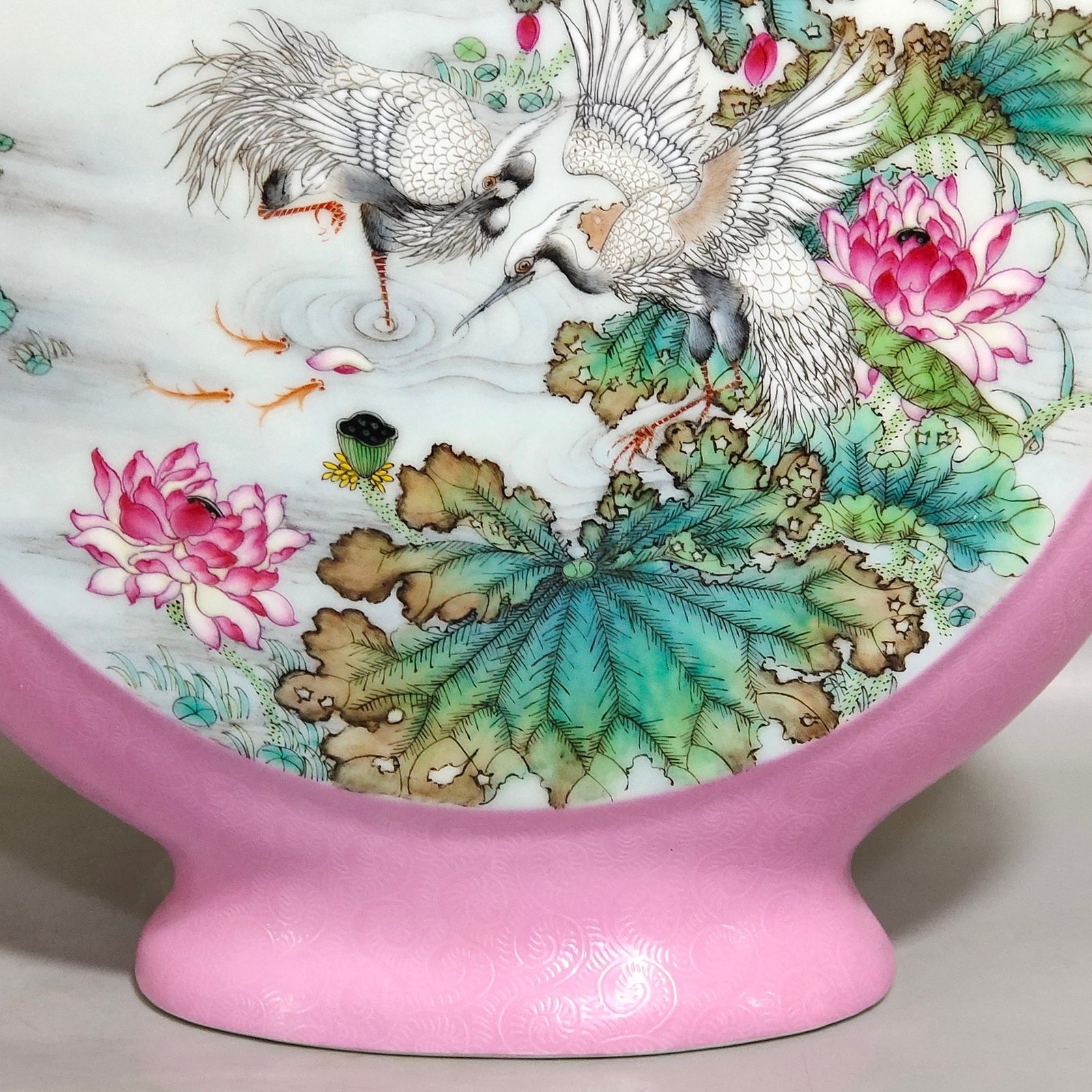 Qing Dynasty Yongzheng rouge pink flower opening window moon holding vase