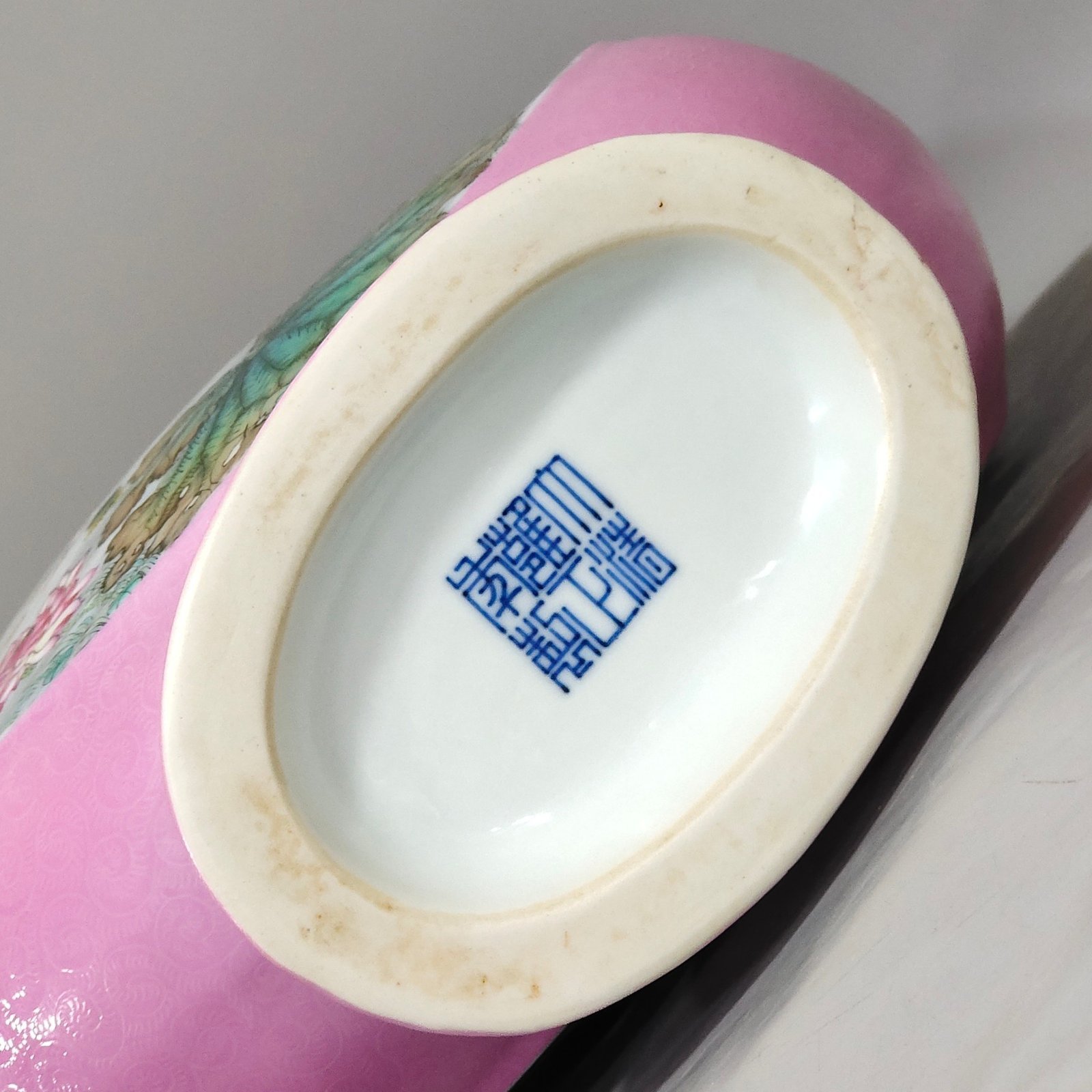 Qing Dynasty Yongzheng rouge pink flower opening window moon holding vase