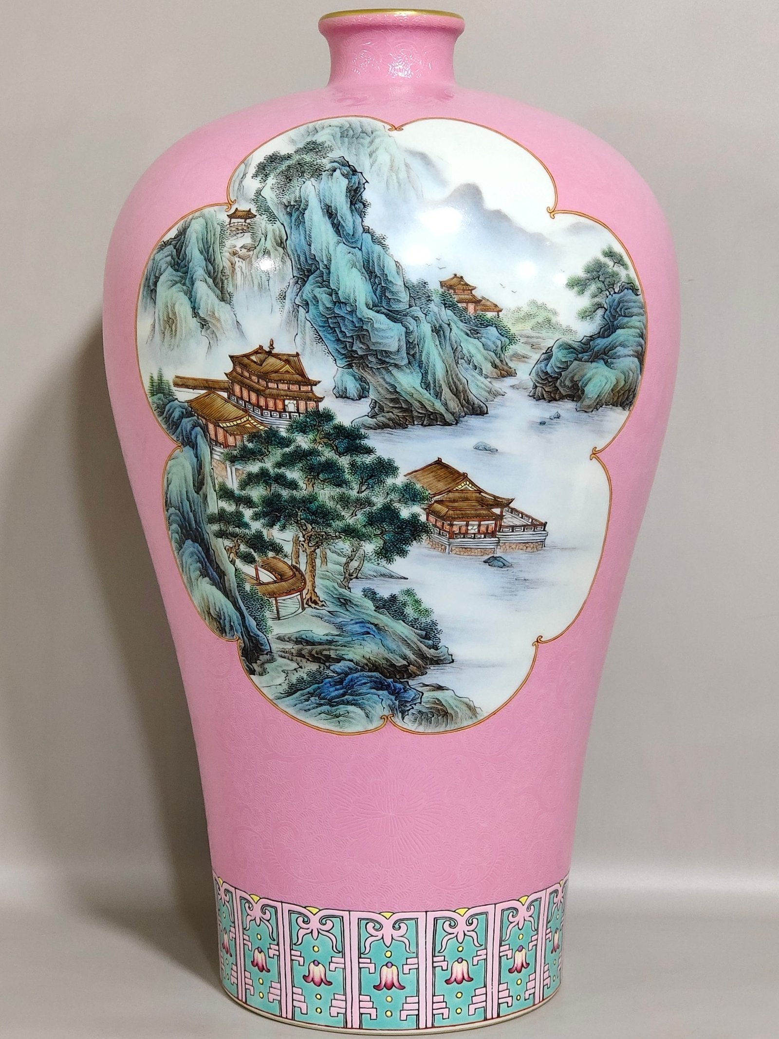 Qing Dynasty Yongzheng rouge pink flowered window landscape plum vase