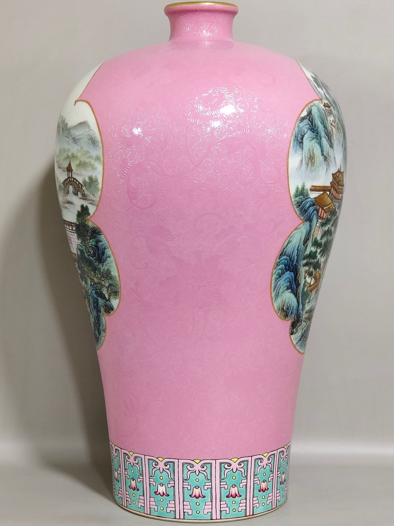 Qing Dynasty Yongzheng rouge pink flowered window landscape plum vase