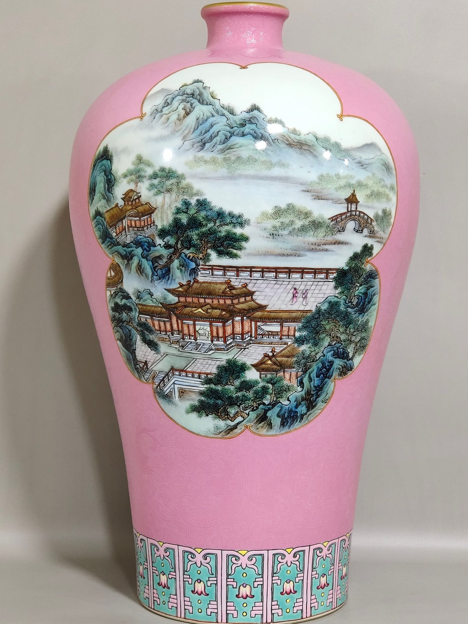 Qing Dynasty Yongzheng rouge pink flowered window landscape plum vase
