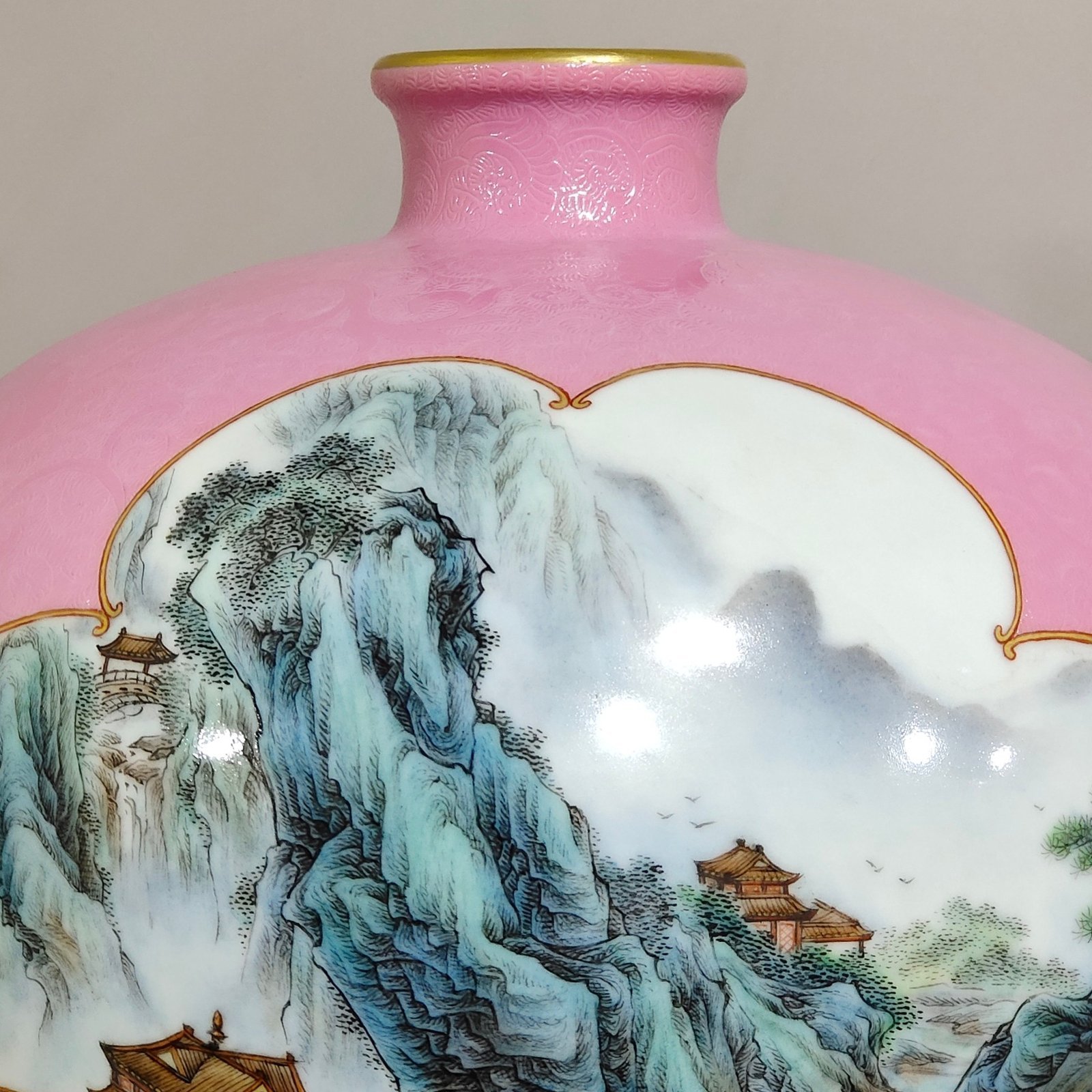 Qing Dynasty Yongzheng rouge pink flowered window landscape plum vase
