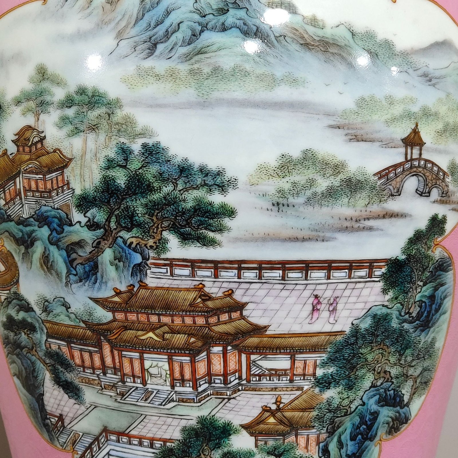 Qing Dynasty Yongzheng rouge pink flowered window landscape plum vase