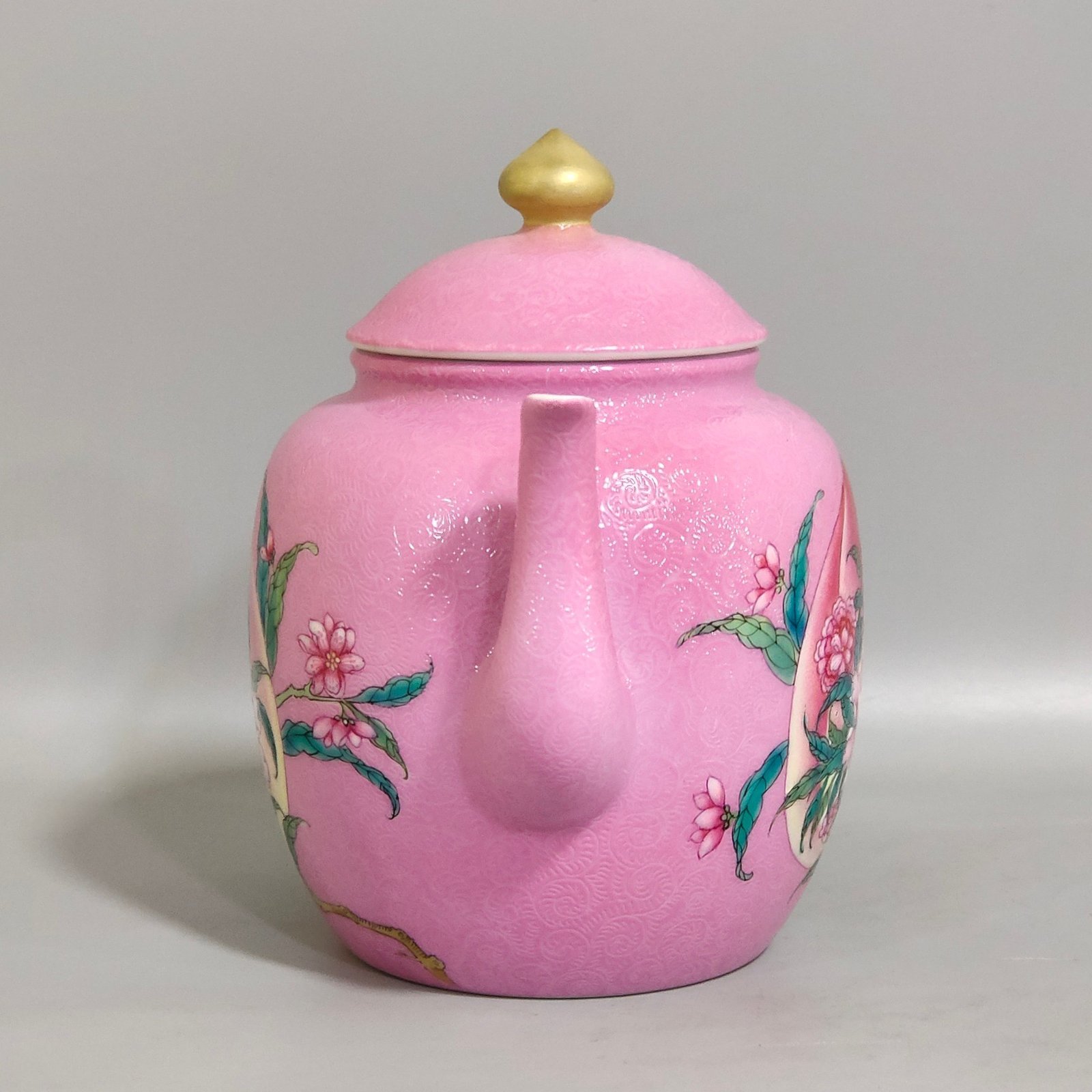 Qing Dynasty Yongzheng rouge powder rolled flower flowers bloom wealth longevity tea set pot