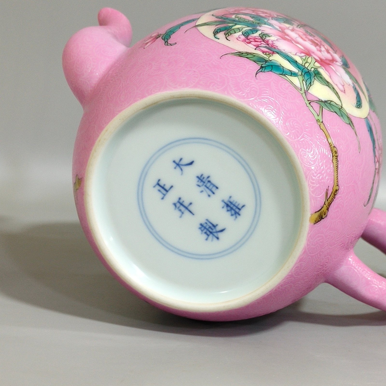 Qing Dynasty Yongzheng rouge powder rolled flower flowers bloom wealth longevity tea set pot