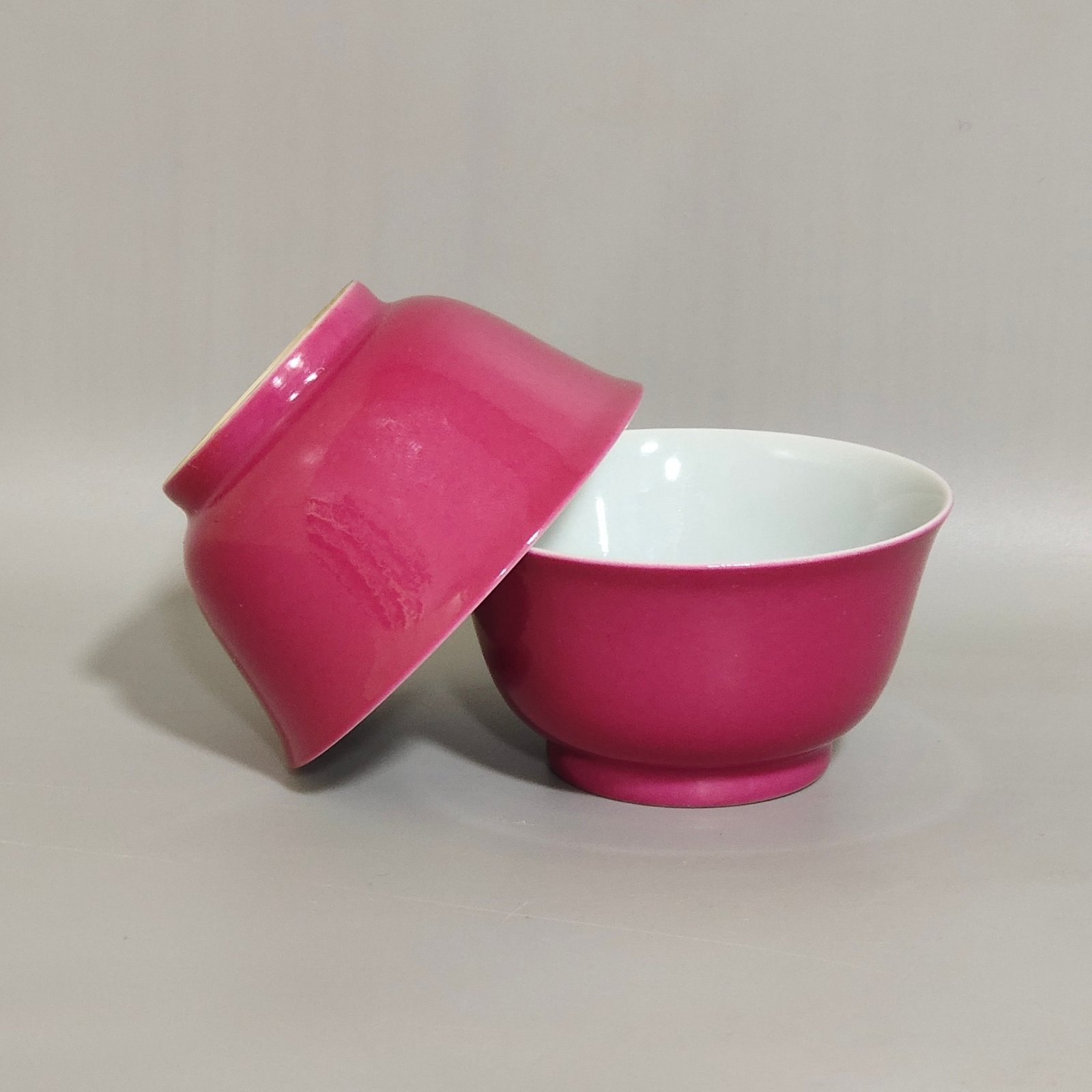 Qing Dynasty Yongzheng rouge painted peach cup