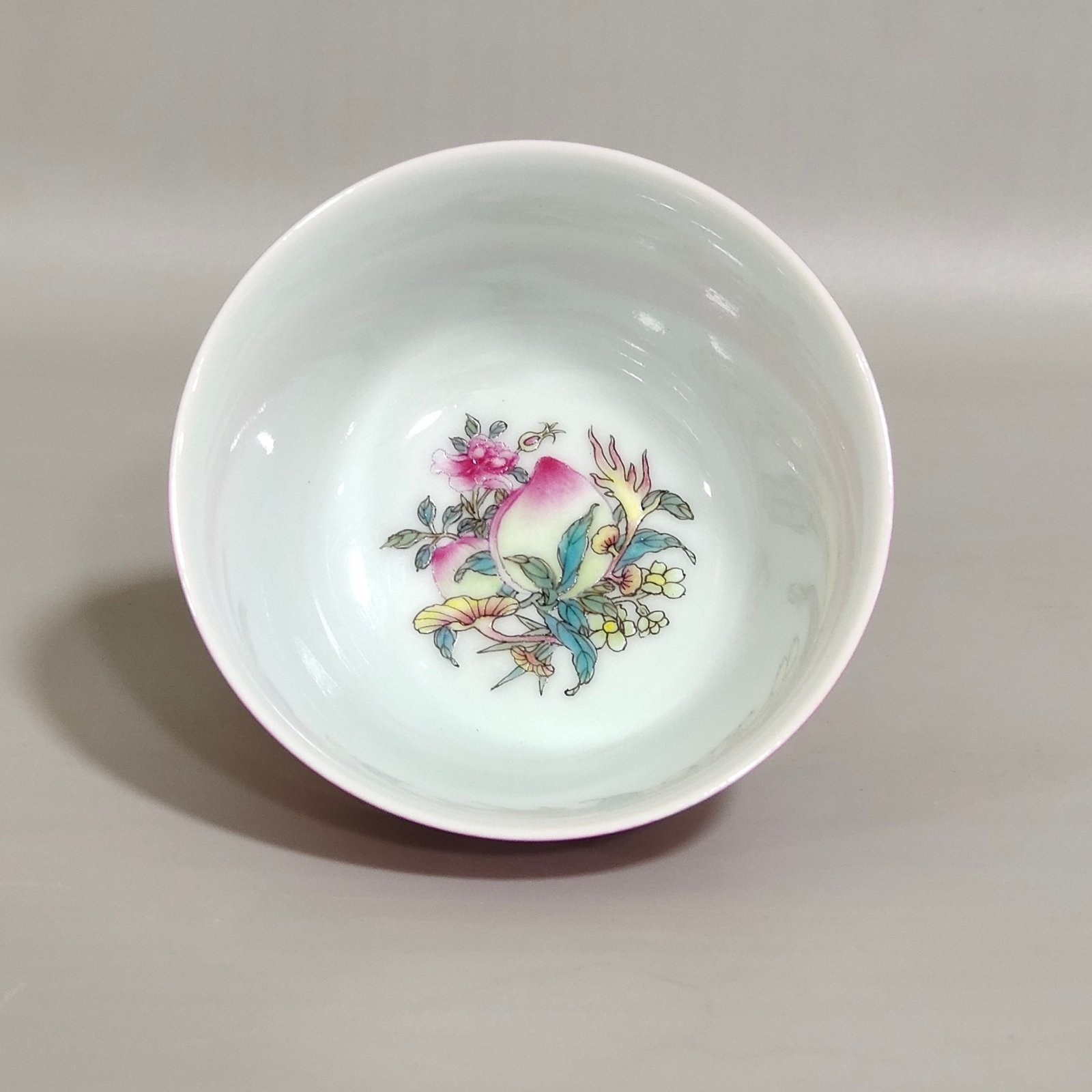 Qing Dynasty Yongzheng rouge painted peach cup