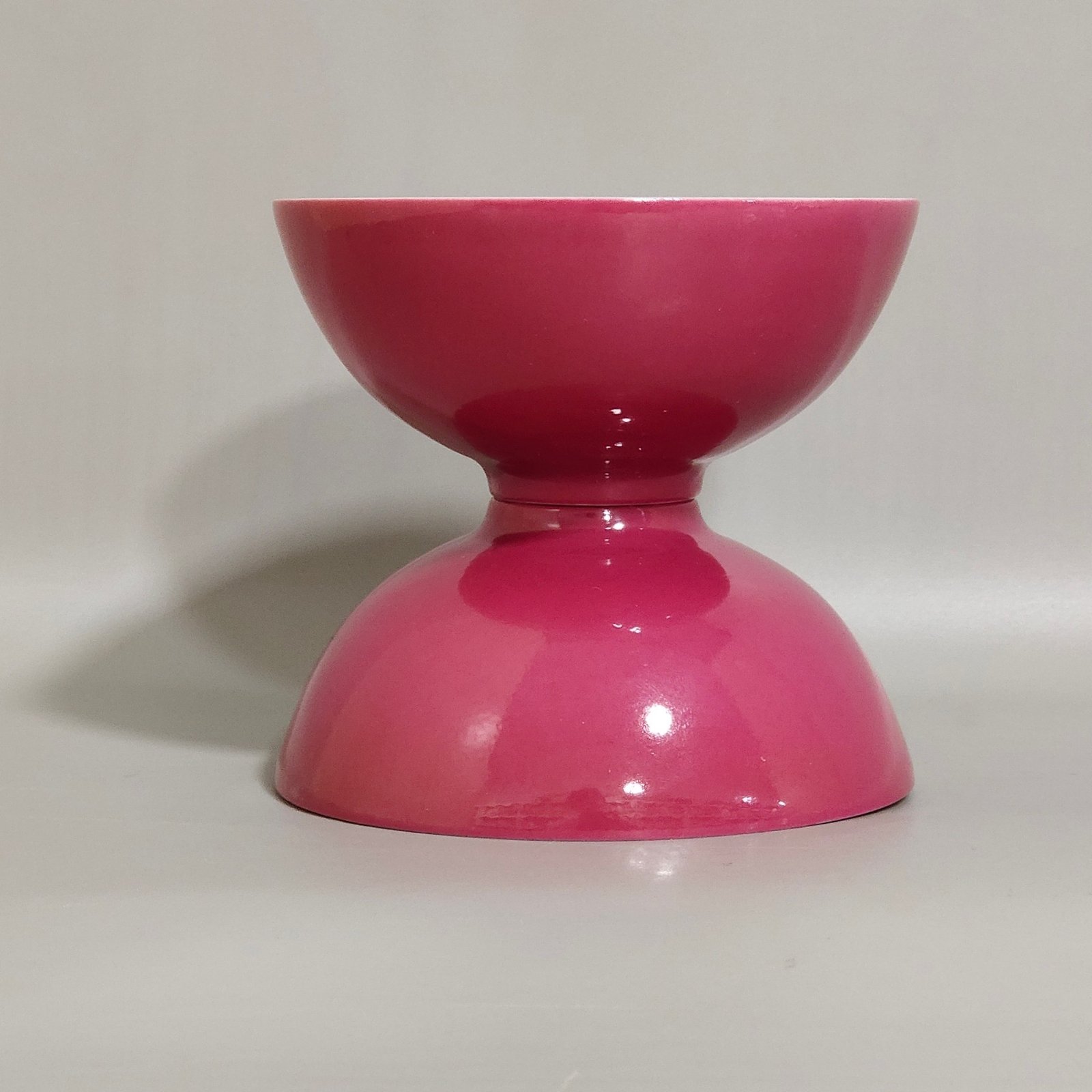 Qing Dynasty Yongzheng rouge red tea round with flowers and bees inside