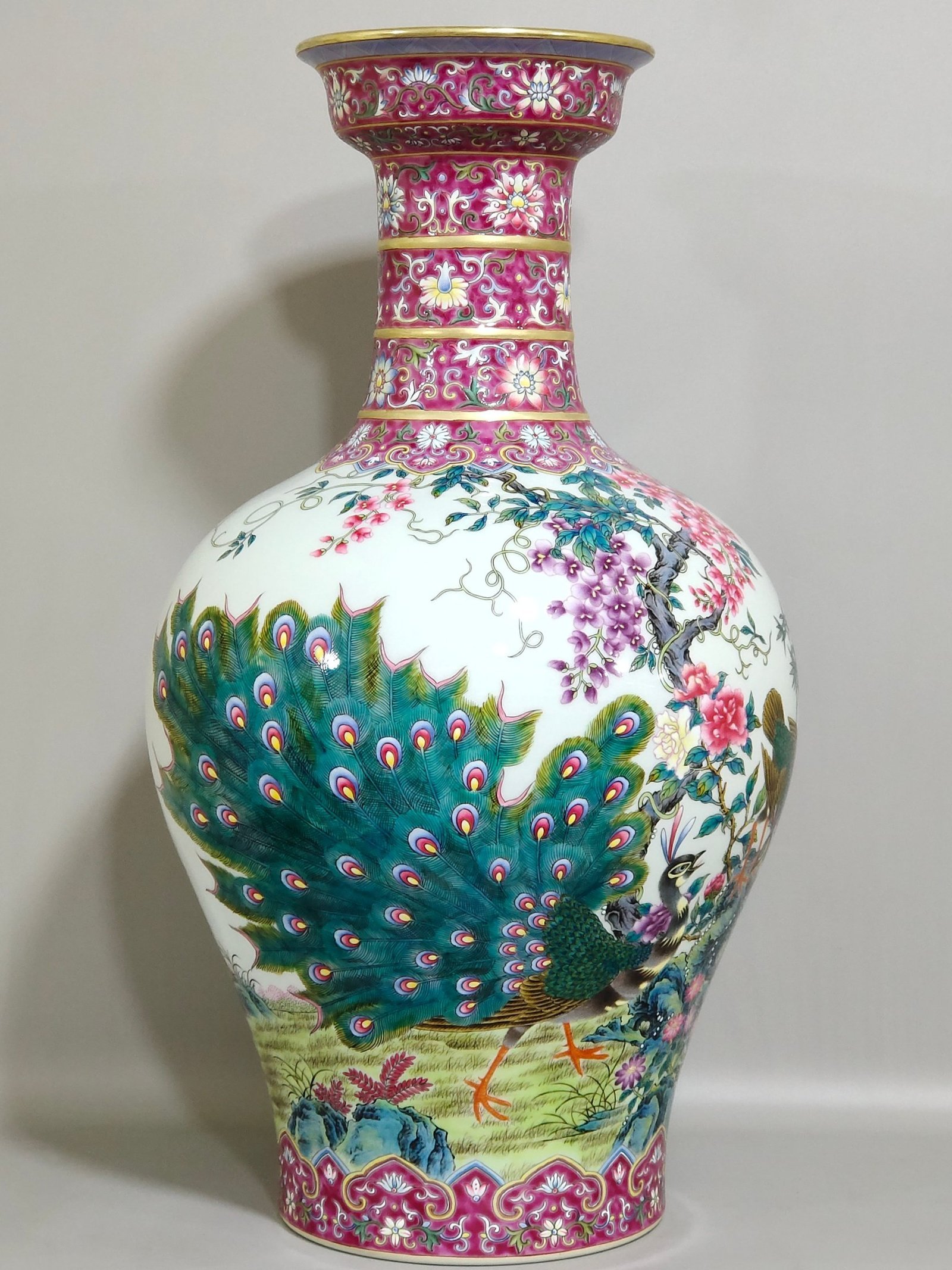 Qing Dynasty Yongzheng Carmine Peacock Spreading Spiral Vase