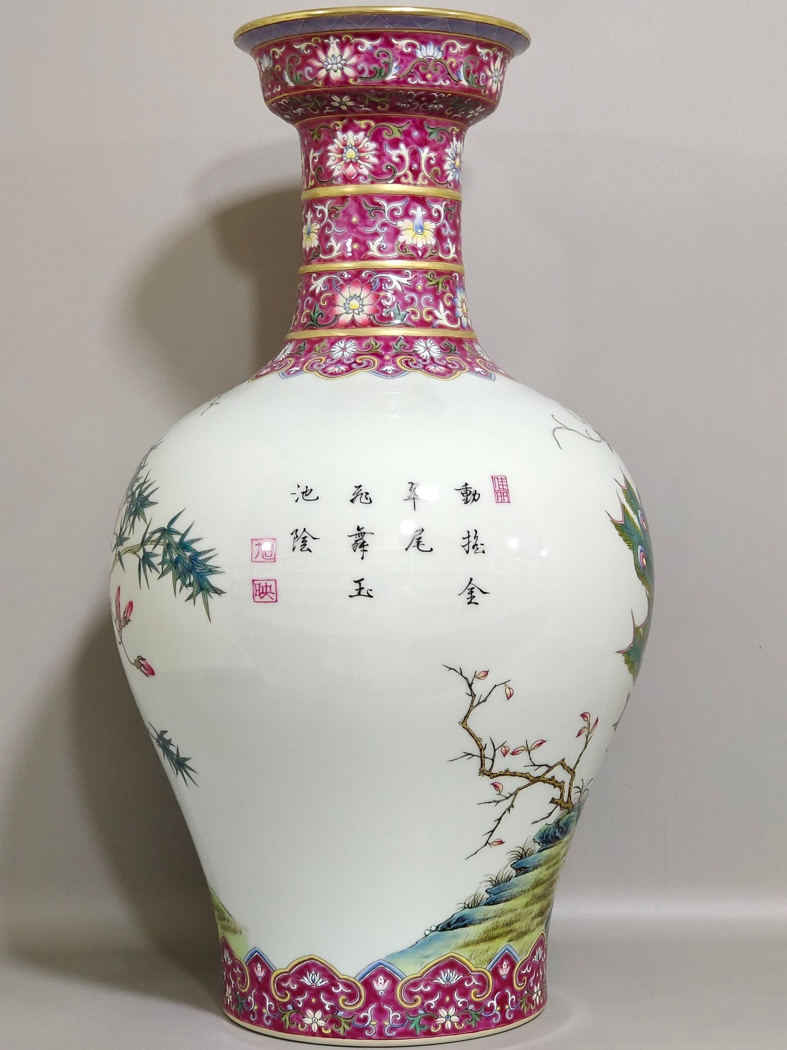 Qing Dynasty Yongzheng Carmine Peacock Spreading Spiral Vase