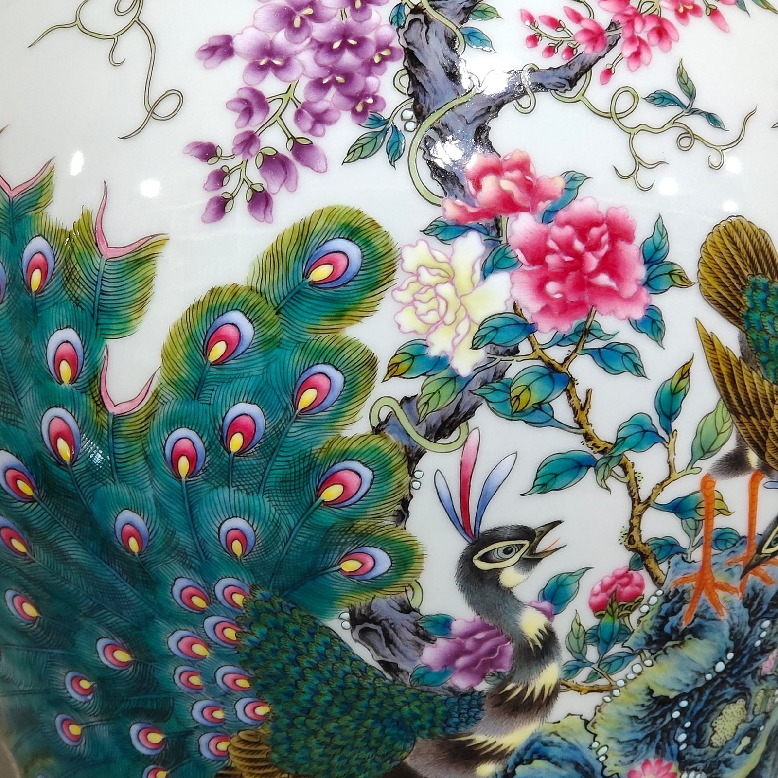 Qing Dynasty Yongzheng Carmine Peacock Spreading Spiral Vase