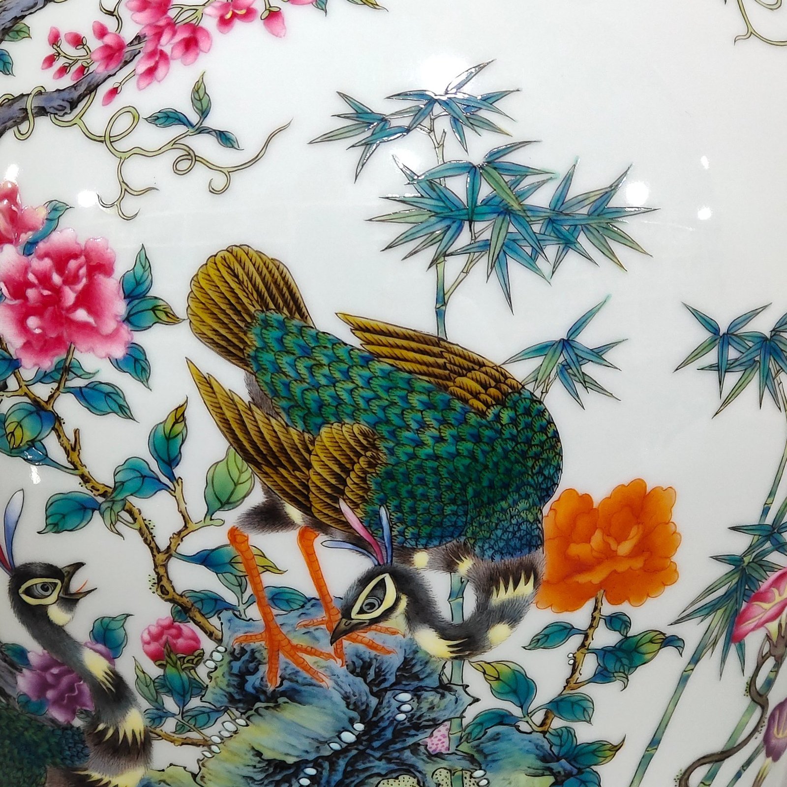 Qing Dynasty Yongzheng Carmine Peacock Spreading Spiral Vase