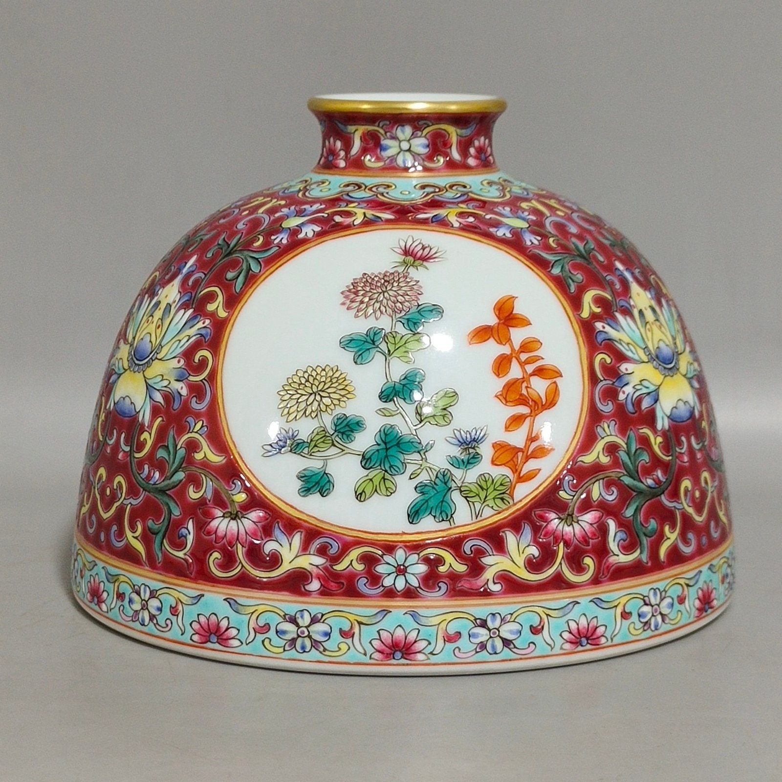 Qing Dynasty Yongzheng rouge ground windowed Sanqiu chrysanthemum Taibai statue