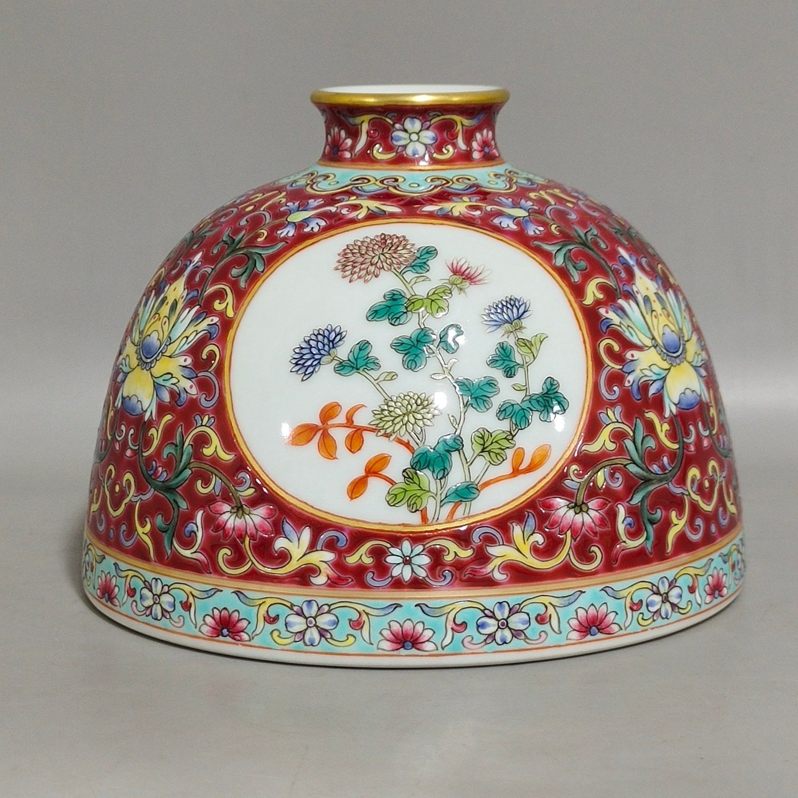 Qing Dynasty Yongzheng rouge ground windowed Sanqiu chrysanthemum Taibai statue