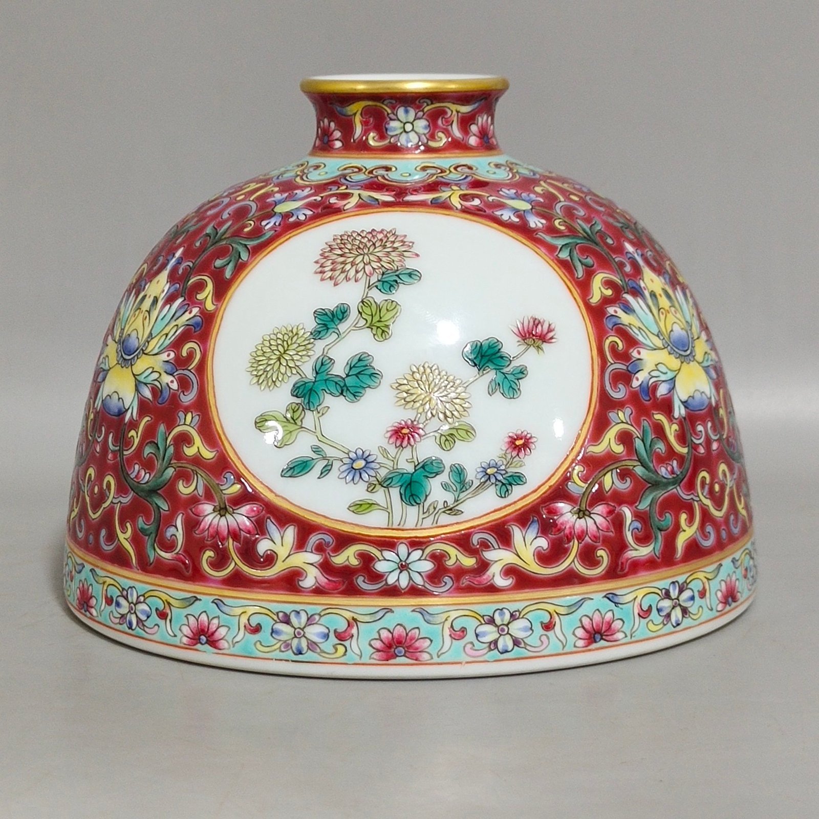 Qing Dynasty Yongzheng rouge ground windowed Sanqiu chrysanthemum Taibai statue