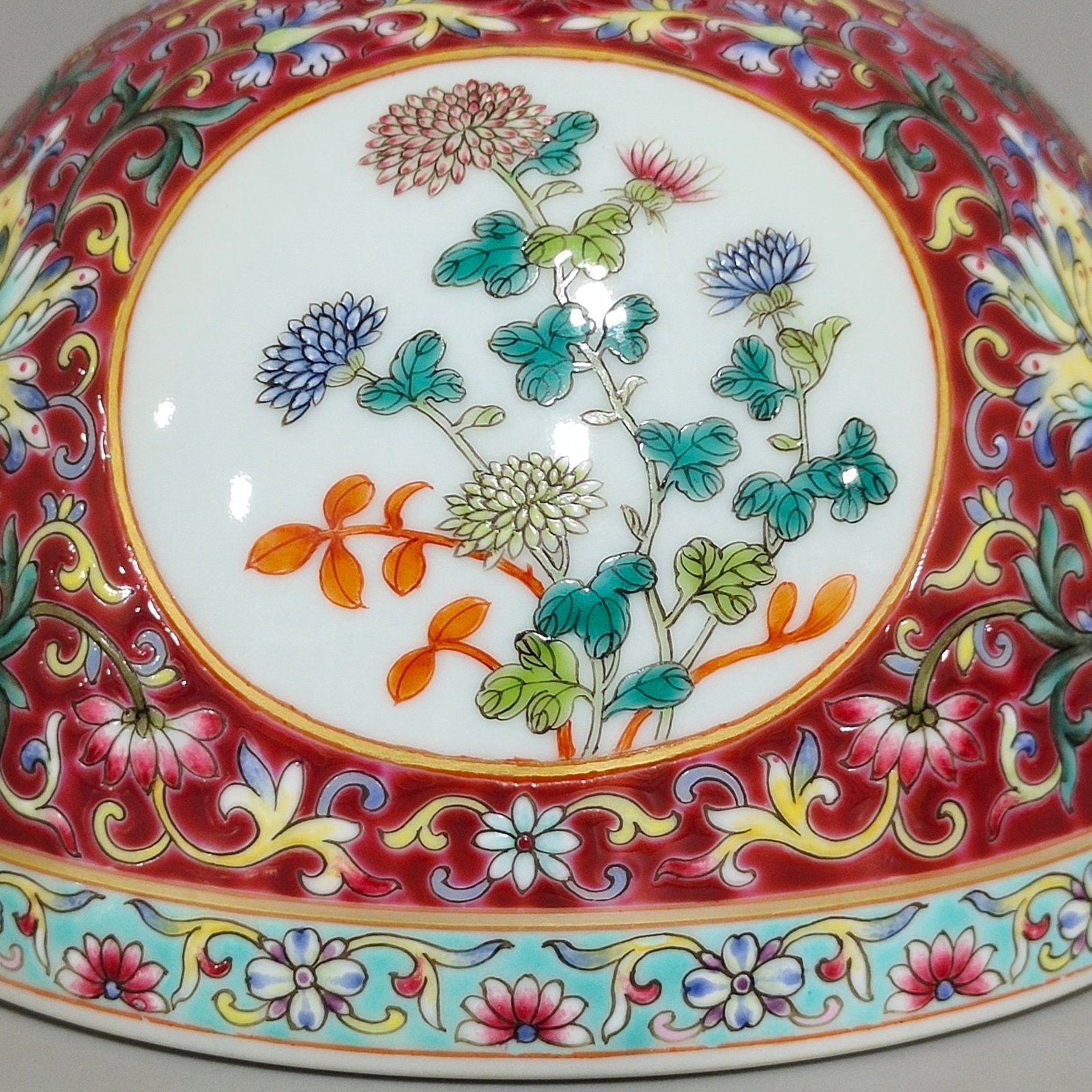 Qing Dynasty Yongzheng rouge ground windowed Sanqiu chrysanthemum Taibai statue