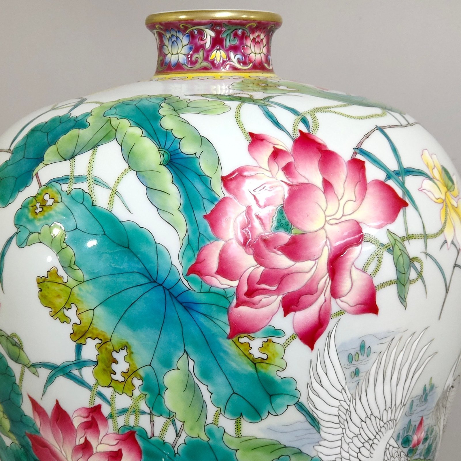 Qing Dynasty Yongzheng rouge red ground all the way to the poem inscribed plum vase