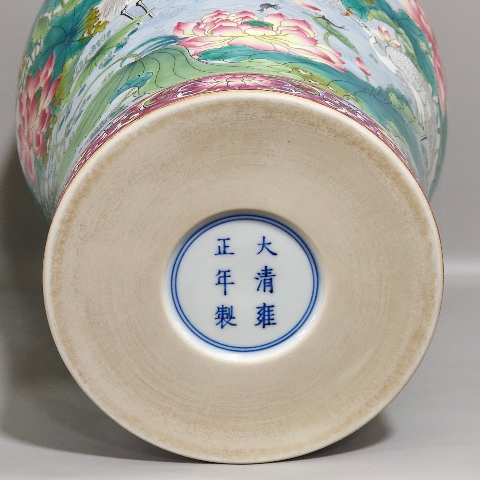 Qing Dynasty Yongzheng rouge red ground all the way to the poem inscribed plum vase