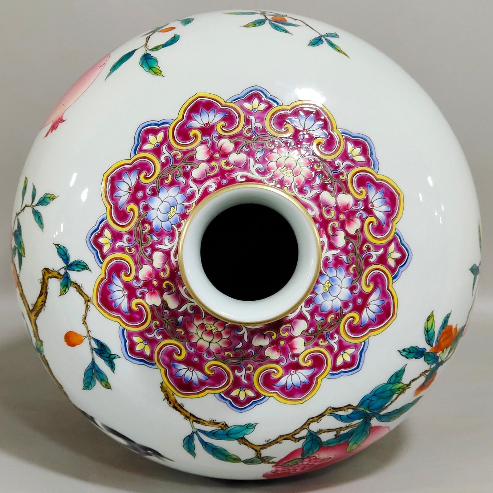 Qing Dynasty Yongzheng rouge red ground pomegranate flower magpie plum vase