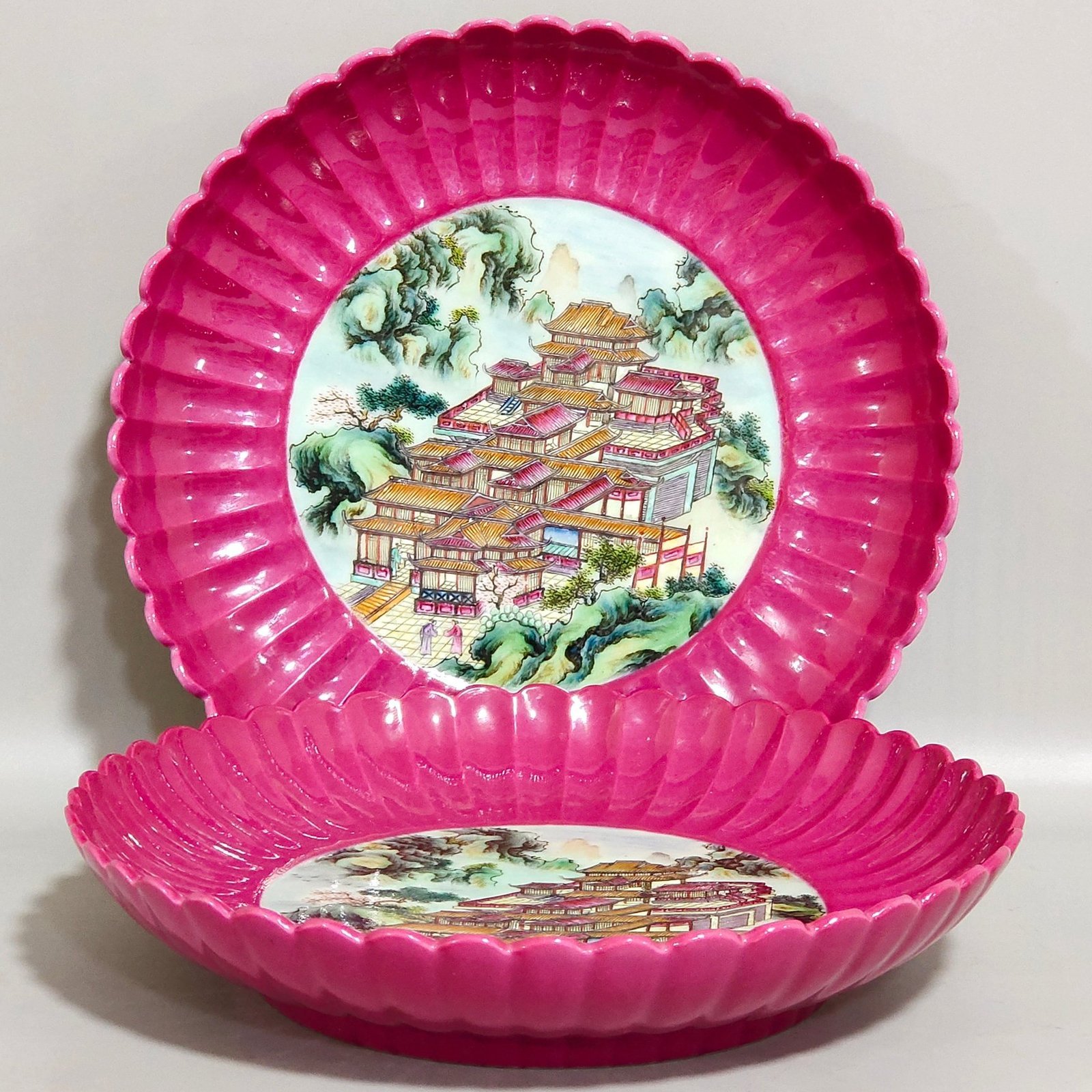 Qing Dynasty Yongzheng rouge red landscape attic melon edge plate