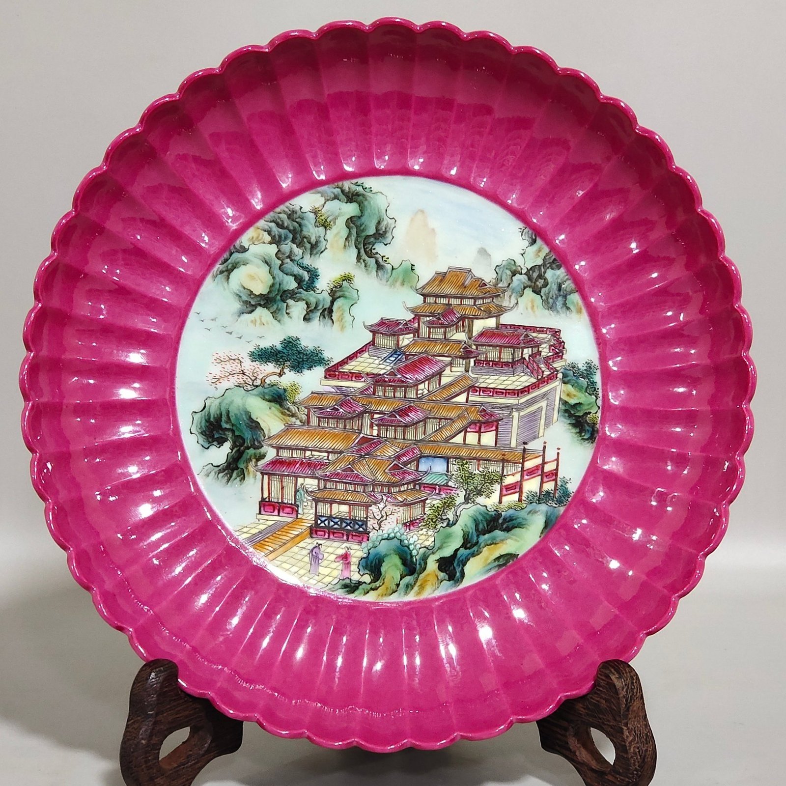 Qing Dynasty Yongzheng rouge red landscape attic melon edge plate