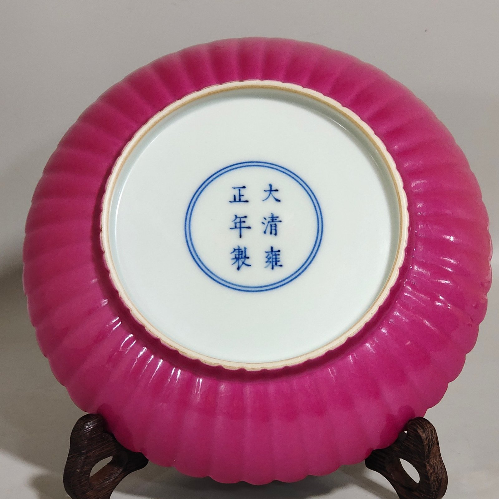 Qing Dynasty Yongzheng rouge red landscape attic melon edge plate