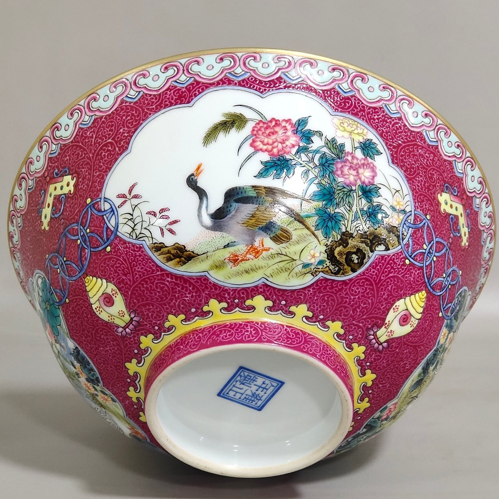 Qing Dynasty Yongzheng rouge red grilled flower bowl with five blessings and five blessings on the inside