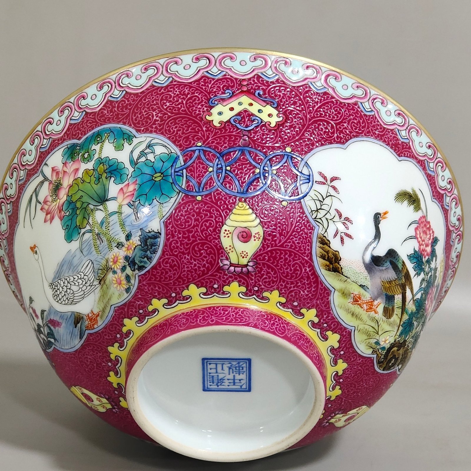 Qing Dynasty Yongzheng rouge red grilled flower bowl with five blessings and five blessings on the inside