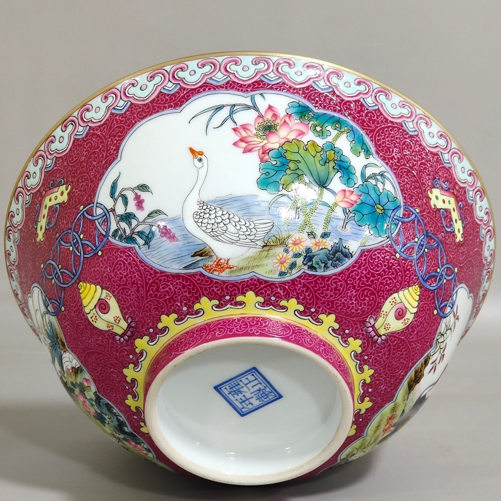 Qing Dynasty Yongzheng rouge red grilled flower bowl with five blessings and five blessings on the inside