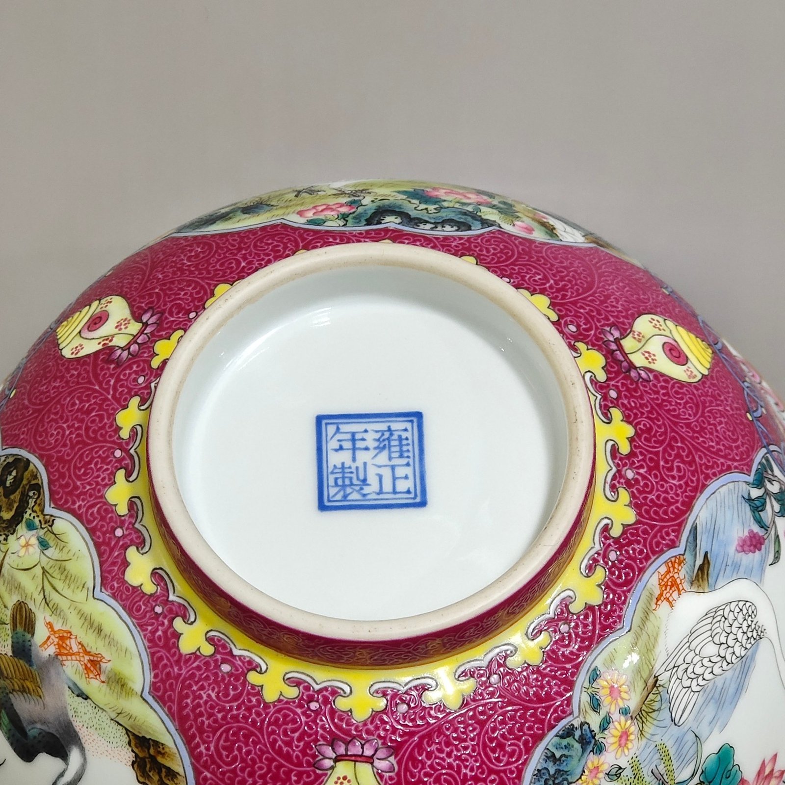 Qing Dynasty Yongzheng rouge red grilled flower bowl with five blessings and five blessings on the inside