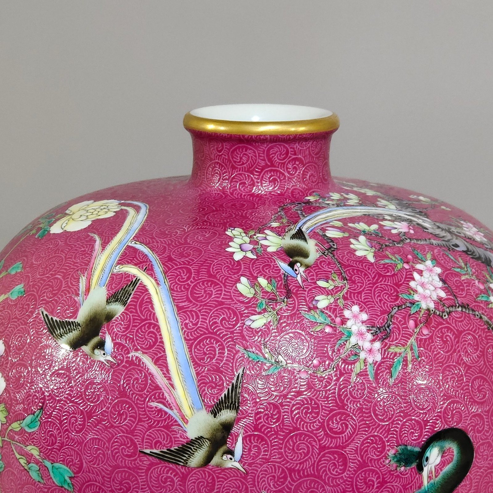 Qing Dynasty Yongzheng rouge red flowered peacock plum vase