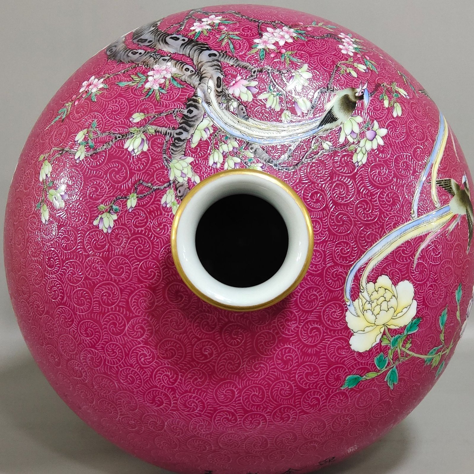 Qing Dynasty Yongzheng rouge red flowered peacock plum vase