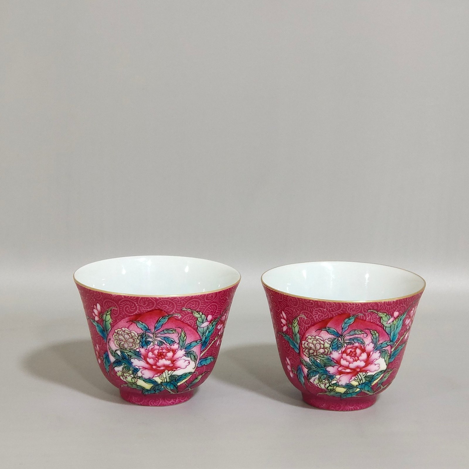 Qing Dynasty Yongzheng rouge red peach flower cup