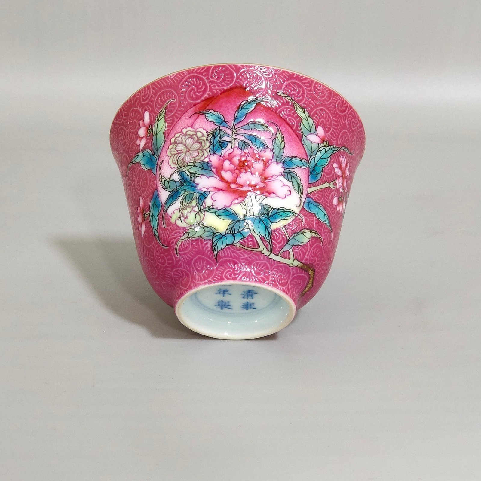 Qing Dynasty Yongzheng rouge red peach flower cup