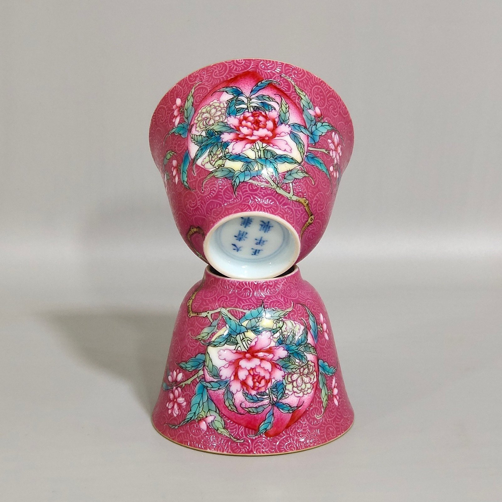Qing Dynasty Yongzheng rouge red peach flower cup